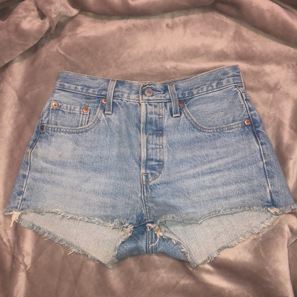 Levi’s 501 High Rise Lightwash Denim Shorts - Picture 1 of 5